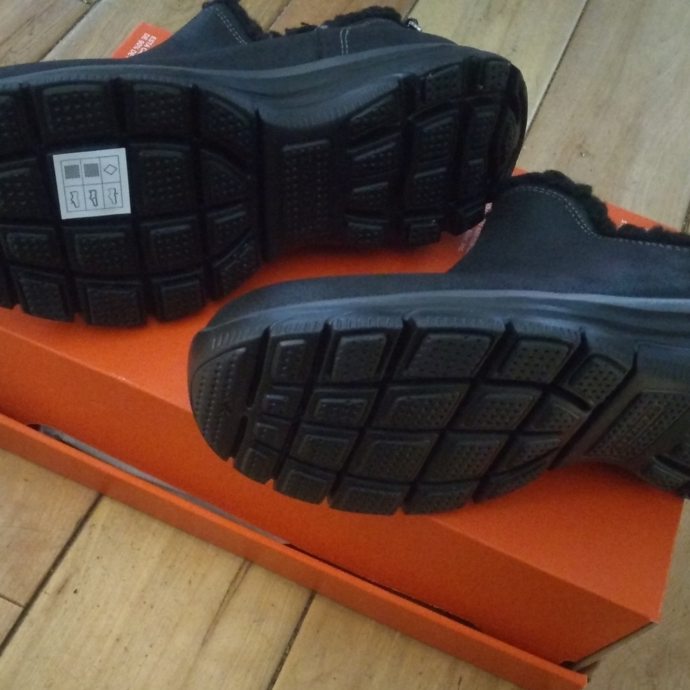 Boots - Picture 3 of 5